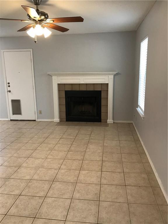 Foto del edificio - 5908 Parkwood Dr