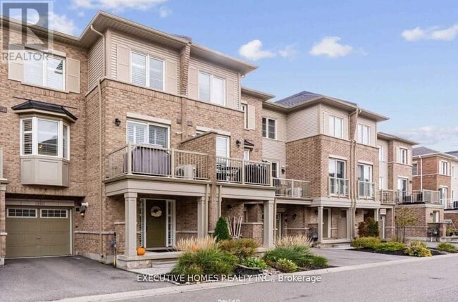 Building Photo - 165-165 Hampshire Way