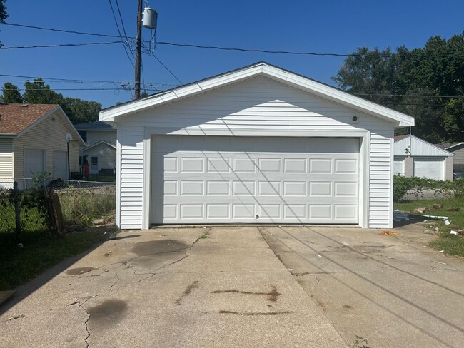 Building Photo - 1714 3rd Ave