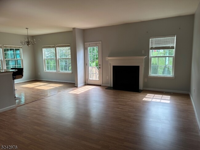 Building Photo - 62 Washington Square Cir