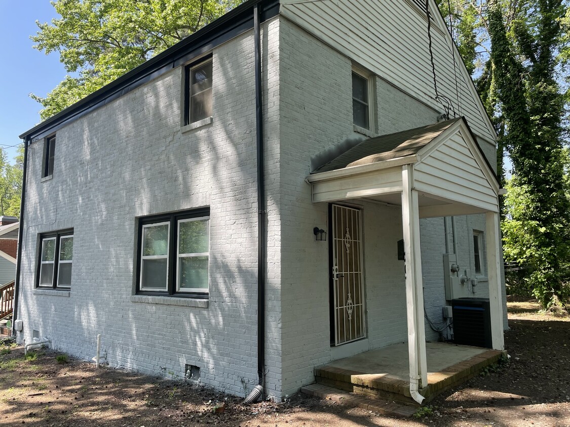 Primary Photo - 207 Colleton Rd