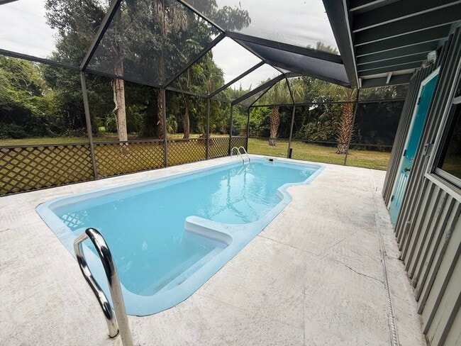 Foto del edificio - 1840 Maple Ave