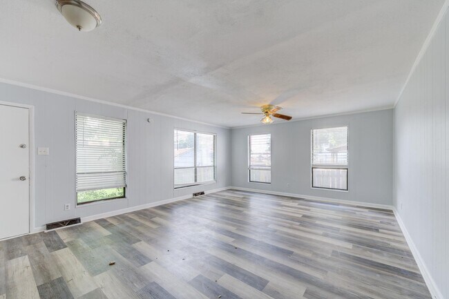 Building Photo - 7214 Virginia Ave