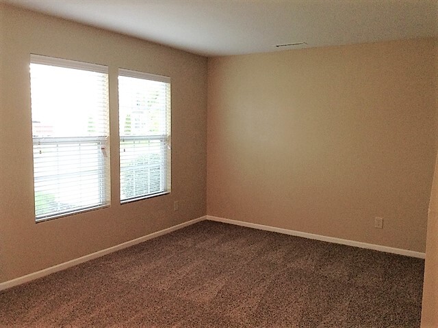 Building Photo - 944 Stonehurst Dr
