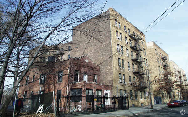 Foto principal - 2765 Kingsbridge Ter