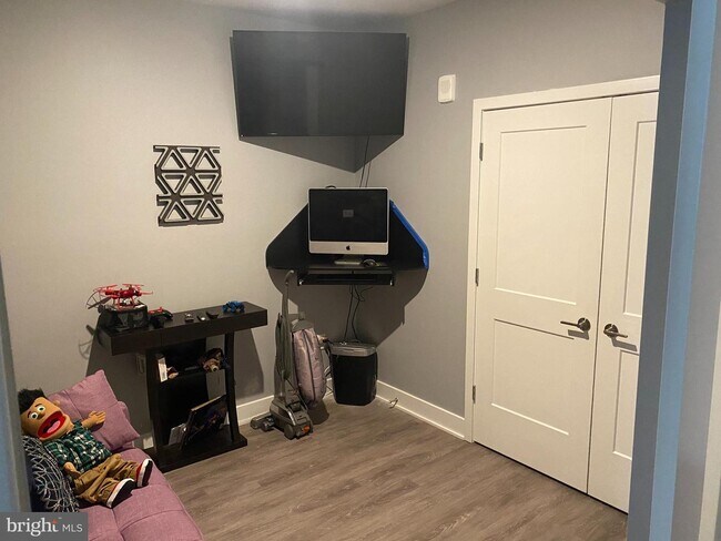 Building Photo - 145 Riverhaven Dr