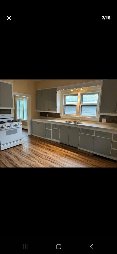 Kitchen 15x12 - 302 2nd Ave NE