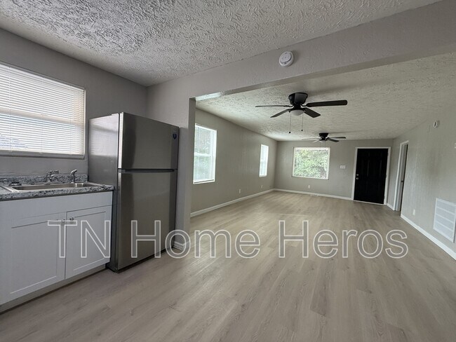 Building Photo - 1201 Karnes Ave