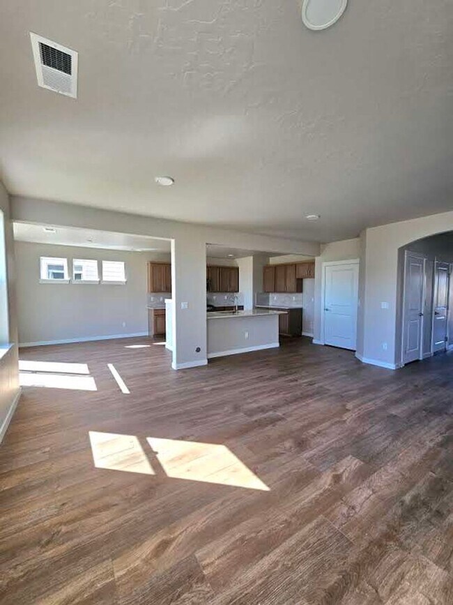 Foto del edificio - Brand new 3 Bed 2.5 Bath Home- Owyhee Scho...