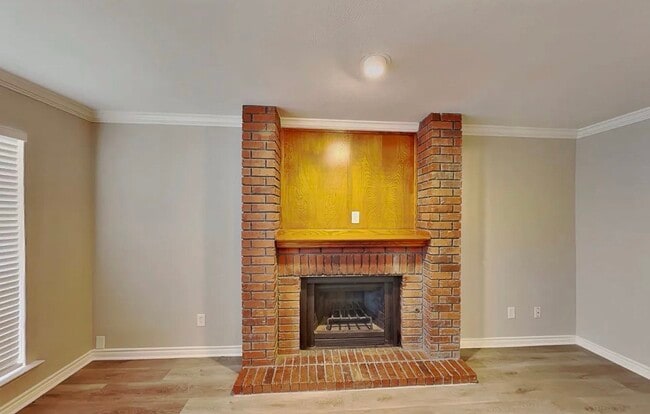 Building Photo - MOVE IN READY