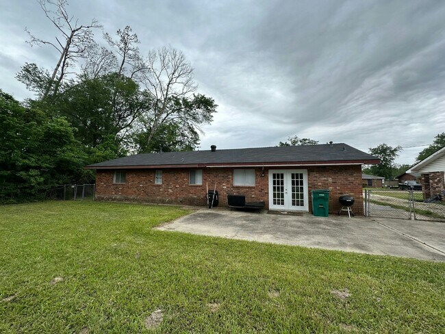 Foto del edificio - 2222 N Rose Park Ave