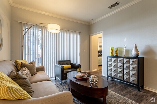 2BR, 2BA 953SF - Villas at Bandera