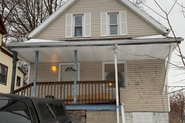 Building Photo - 393 E Thornton St