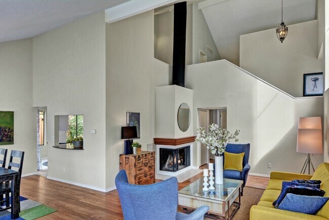 Foto del edificio - 545 Lake Washington Blvd E