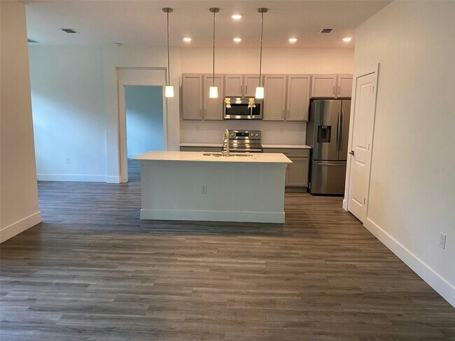 Foto del edificio - 7329 Helliwell St