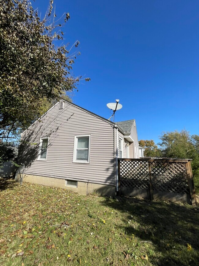 Building Photo - 5314 E Sutton St