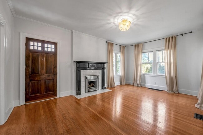 Building Photo - Charming 4Bedroom Stone Home with Detached Guest Apartment & Garage in Chevy Chase