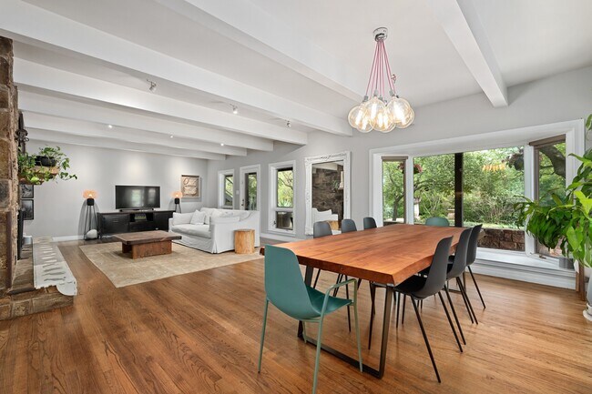 Foto del edificio - 907 Crystal Creek Dr