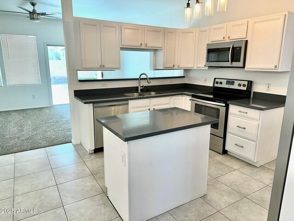 Primary Photo - 1210 S 121st Dr