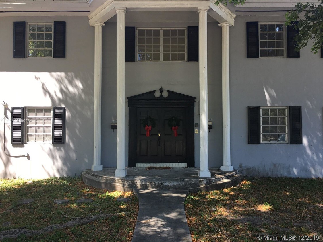 Foto principal - 4911 Ponce de Leon Blvd