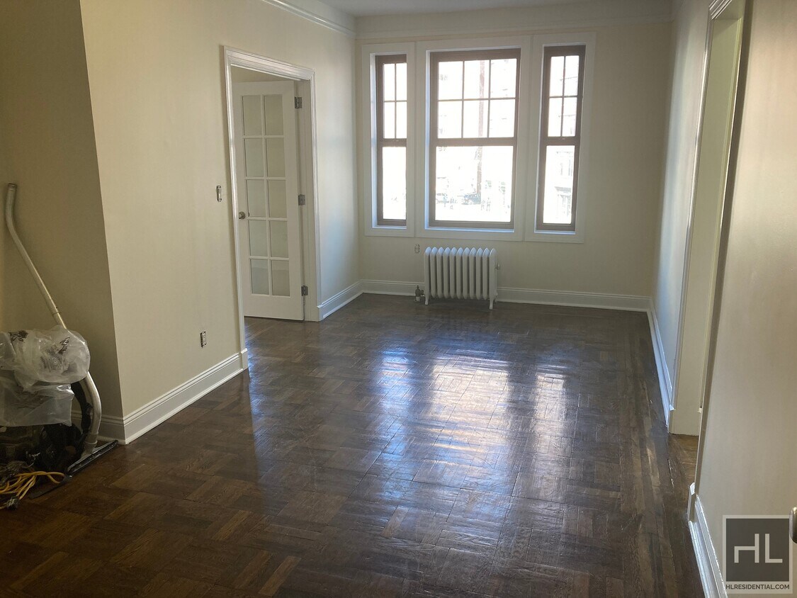 Primary Photo - 201-205 West 11th Street