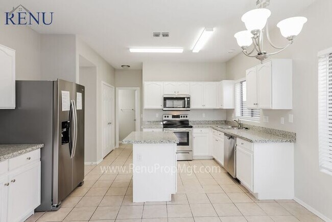 Foto del edificio - Available Now!