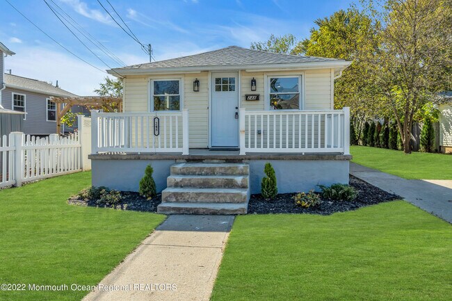 Building Photo - 248 Seabreeze Ave