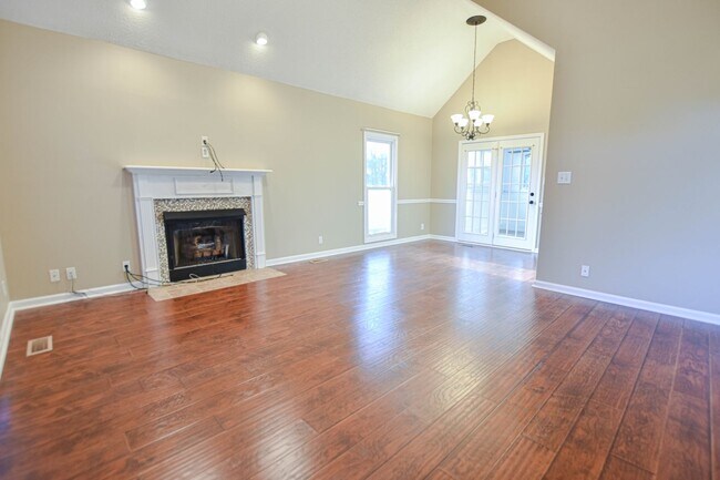 Foto del edificio - Pet Friendly Three Bedroom with Bonus!