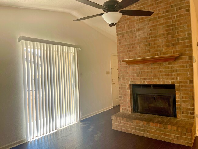 Foto del edificio - Woods Hole 14506-14508