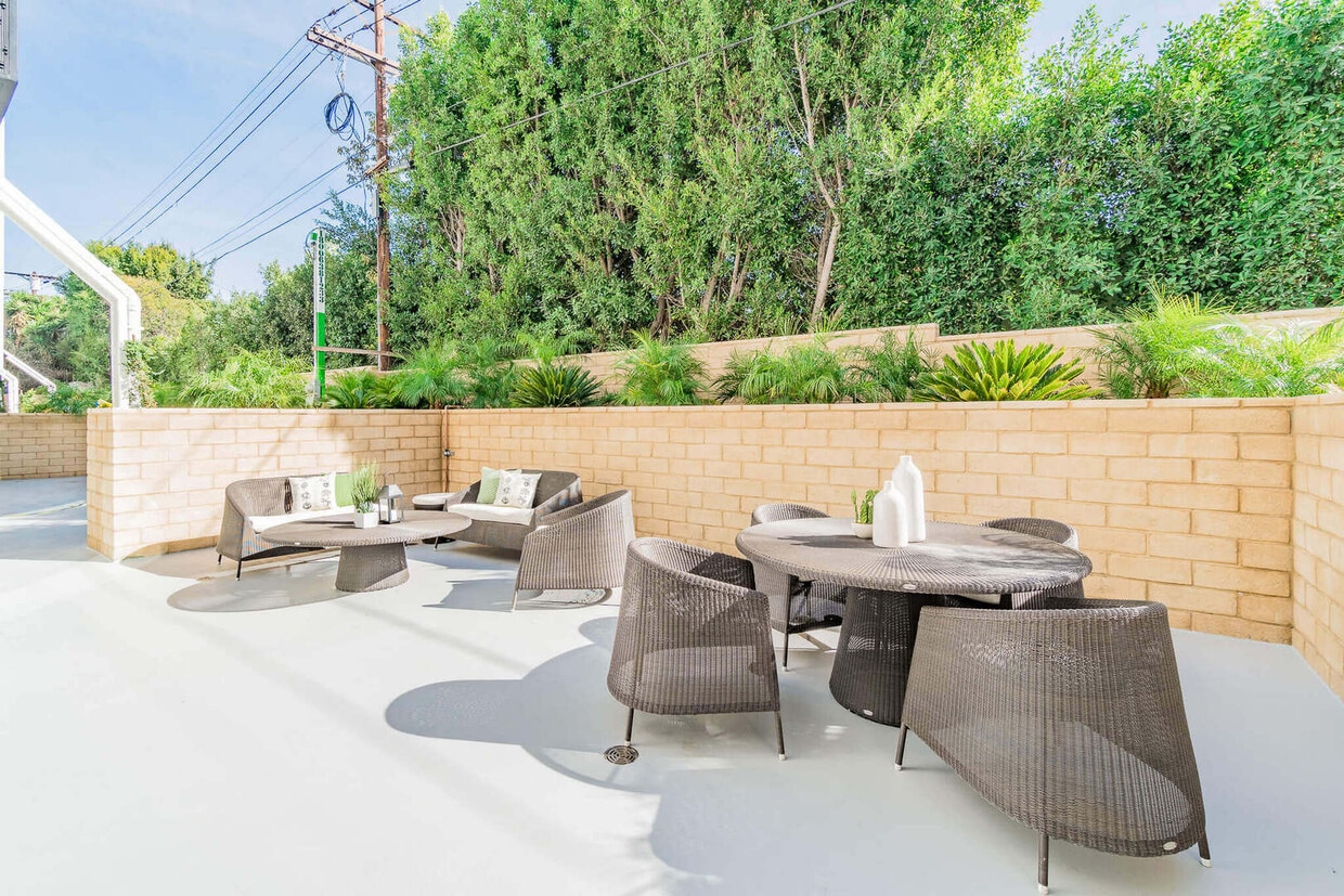 Windsor Square Villas Apartments in Los Angeles, CA Westside Rentals
