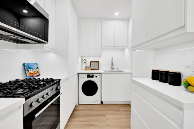 Foto del edificio - 2350 E Poppy St