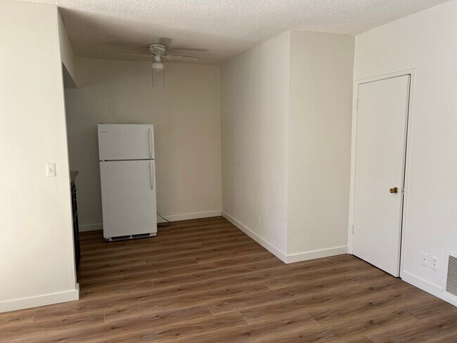 302 Dining Rm - Grand Wilton, 455 N Wilton Pl