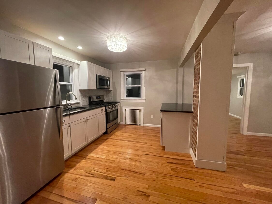 286 Harrington Ave Unit 2, Lyndhurst, NJ 07071 Condo for Rent in