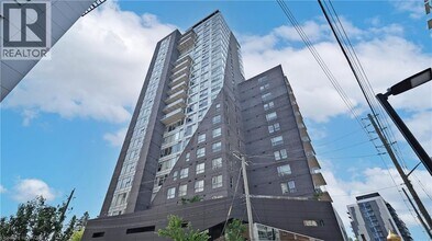 Building Photo - 158 King St N