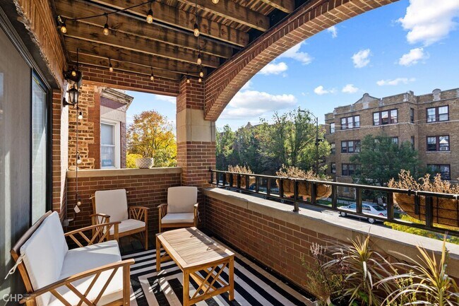 Foto del edificio - 1346 W Addison St