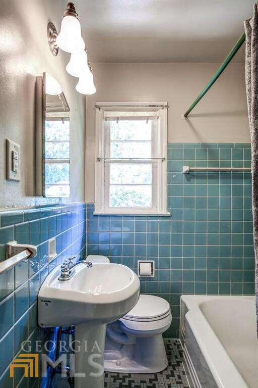 Foto del edificio - 352 W Parkwood Rd