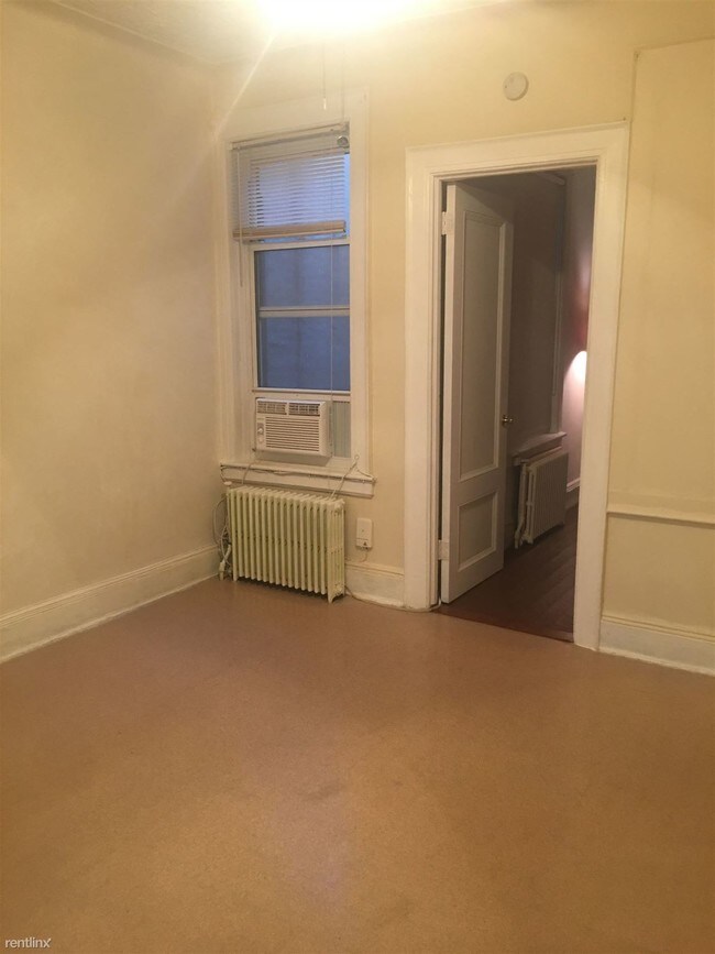 Foto del edificio - 1713 Putnam Ave