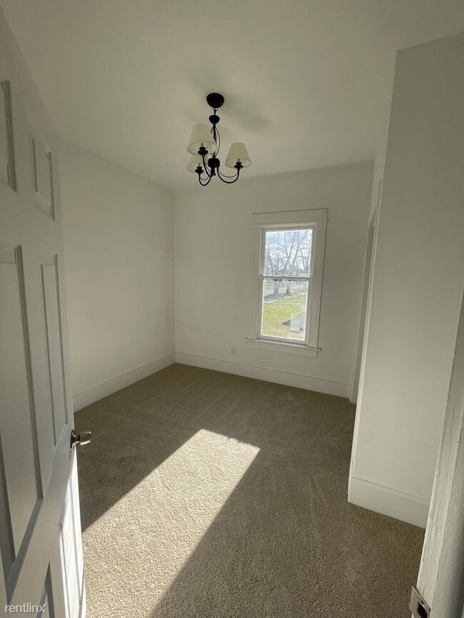 Building Photo - 2 br, 1 bath Duplex - 1006 Chittock Ave Un...