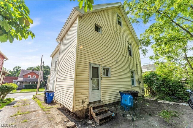 Building Photo - 3637 E 131st St