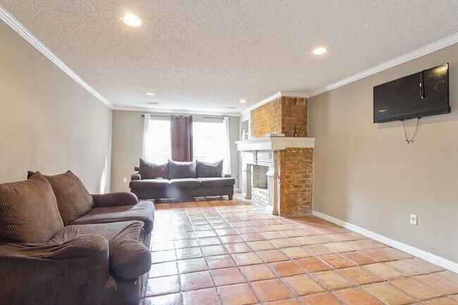 Foto del edificio - 10815 Cypresswood Dr