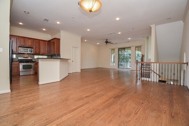 Foto del edificio - 5310 Larkin St