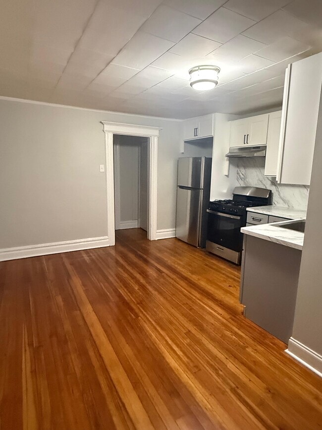 Building Photo - 421 N 7th St