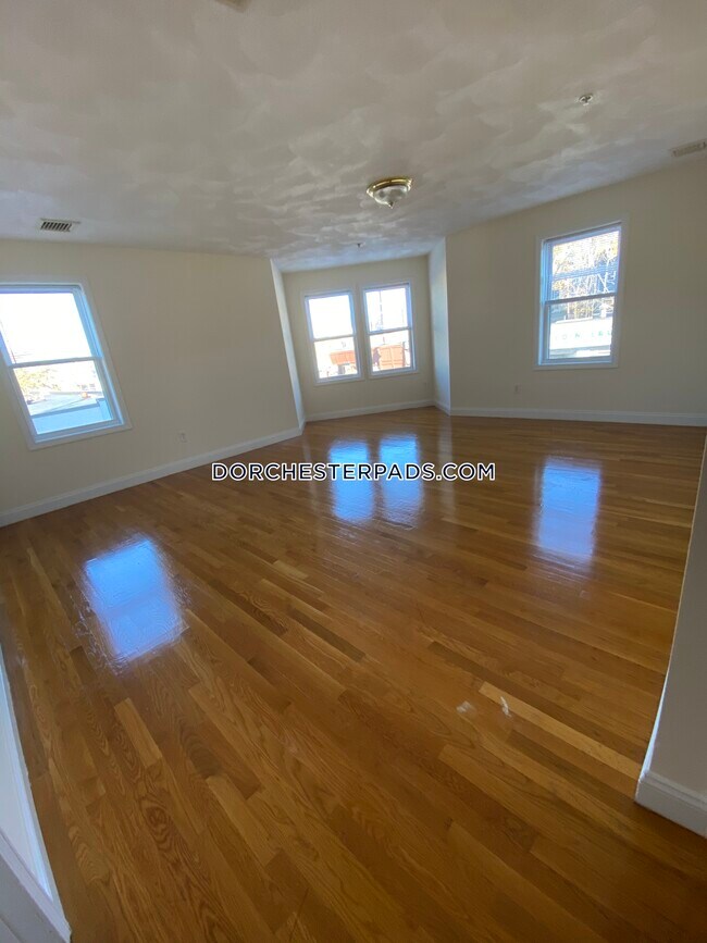 Building Photo - 1825 Dorchester Ave