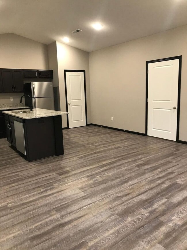 Building Photo - 619/21 N Grandstone St