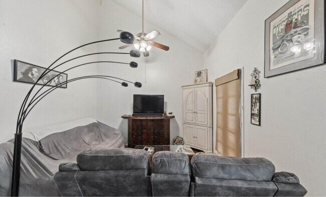 Building Photo - 100 Teal Ln