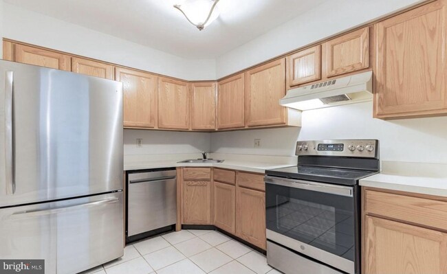 Building Photo - 1346 Chanticleer