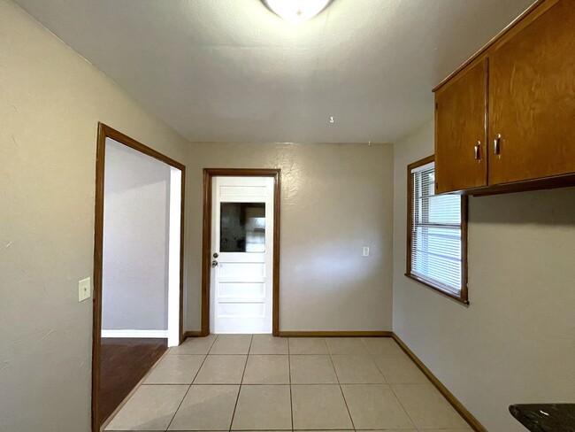 Foto del edificio - 6713 SE 15th St
