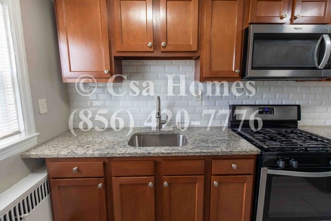 Foto del edificio - 1562 Bradley Ave