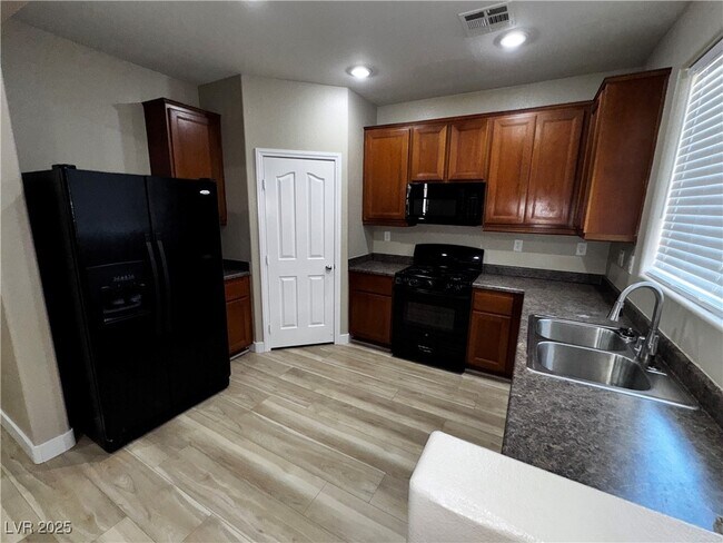 Foto del edificio - 6045 Copper Lakes St