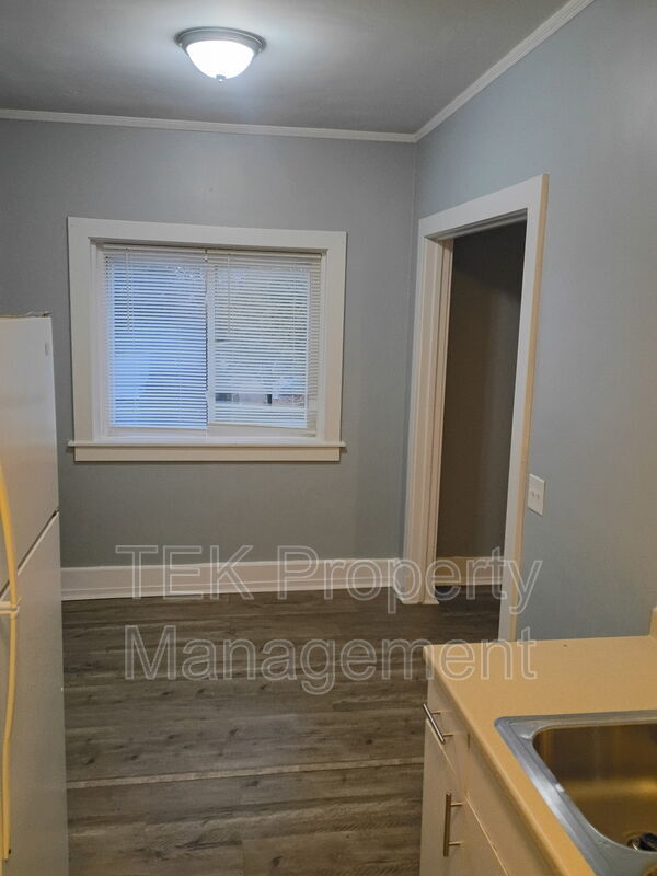 Building Photo - 189 Lake Ave